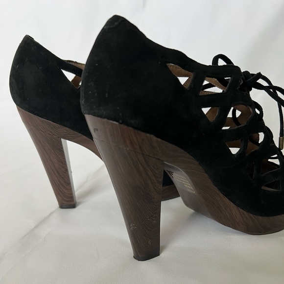 Jessica Simpson Heels - Picture 2 of 4